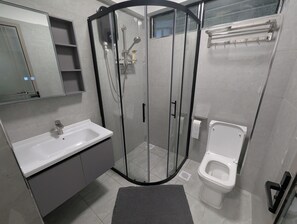 مناشف، صابون، ورق حمّام