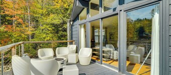 Luxe 5,000 Sq Ft Retreat: 5 Mi to Stratton Resort