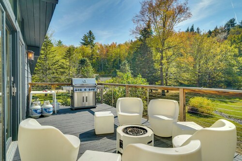 Luxe 5,000 Sq Ft Retreat: 5 Mi to Stratton Resort