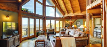 4 Mi to Stratton! Group Getaway w/ Deck & Views