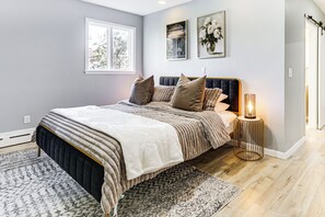 3 habitaciones, tabla de planchar con plancha, internet y ropa de cama 