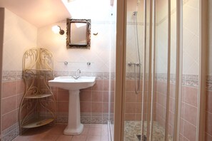 Shower - ANIOTZ-BEHEREA - SARE (SARE)