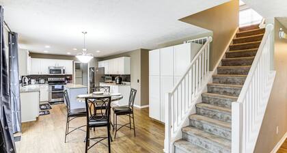 20 Mi to Speedway & Indy 500: Family Getaway!