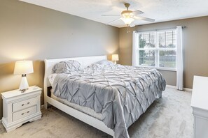 4 bedrooms, iron/ironing board, internet, bed sheets