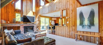Stratton Shuttle Access! Vermont Mountain Hideaway