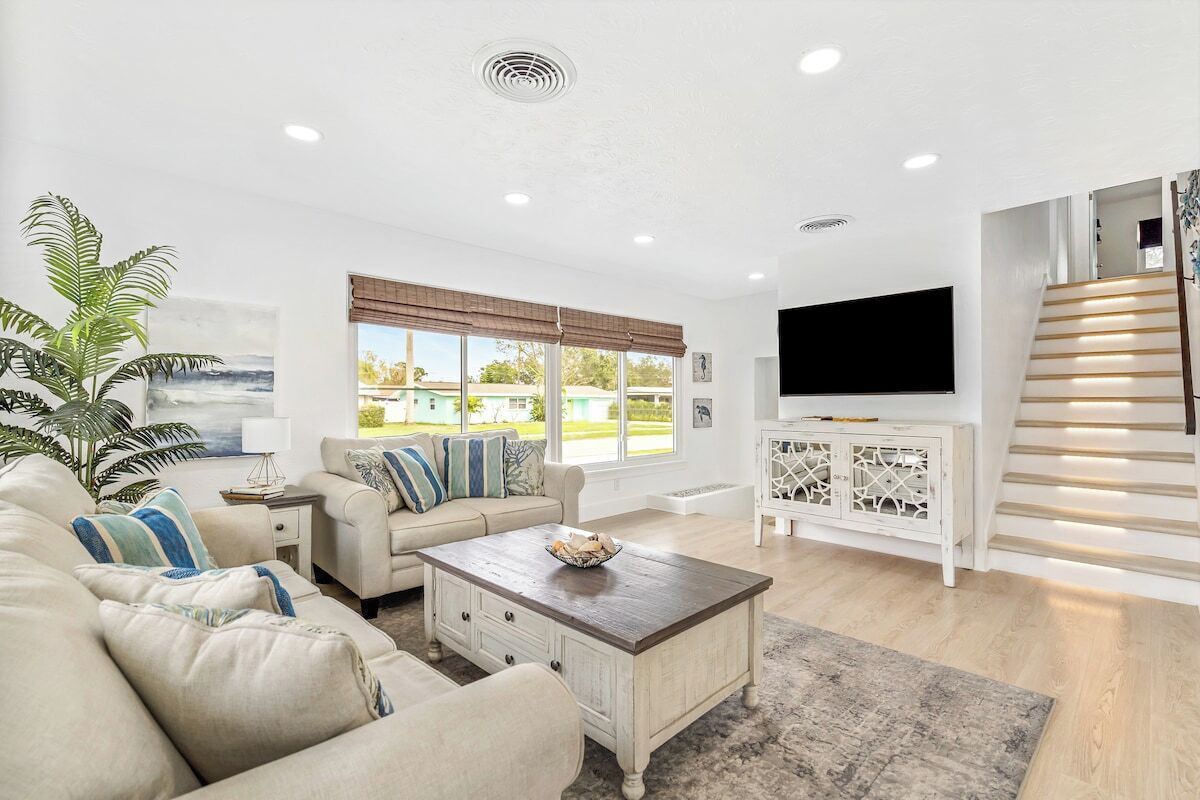 The Palms | Private Pool + Backyard - Sarasota, FL