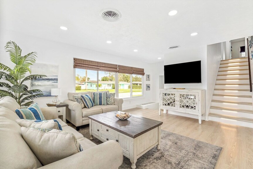 The Palms | Private Pool + Backyard - Sarasota, FL
