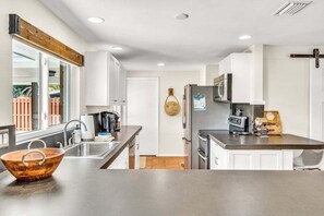 Fridge, microwave, oven, stovetop - La Hacienda | Private Pool & Hot Tub, Large Patio (Sarasota)
