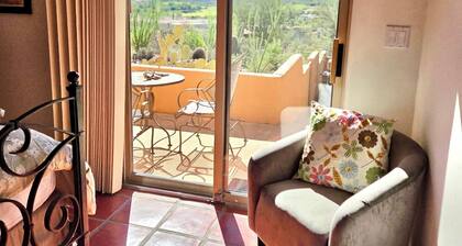 Sonoran Retreat w/ Hot Tub near Starr Pass Golf & Saguaro Park