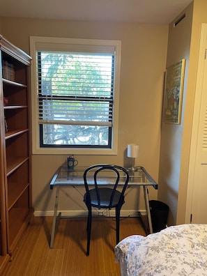 2 habitaciones, tabla de planchar con plancha, wifi y ropa de cama