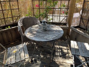 Outdoor dining - Berkeley 2-bedroom with patio near Rose Garden (Berkeley)