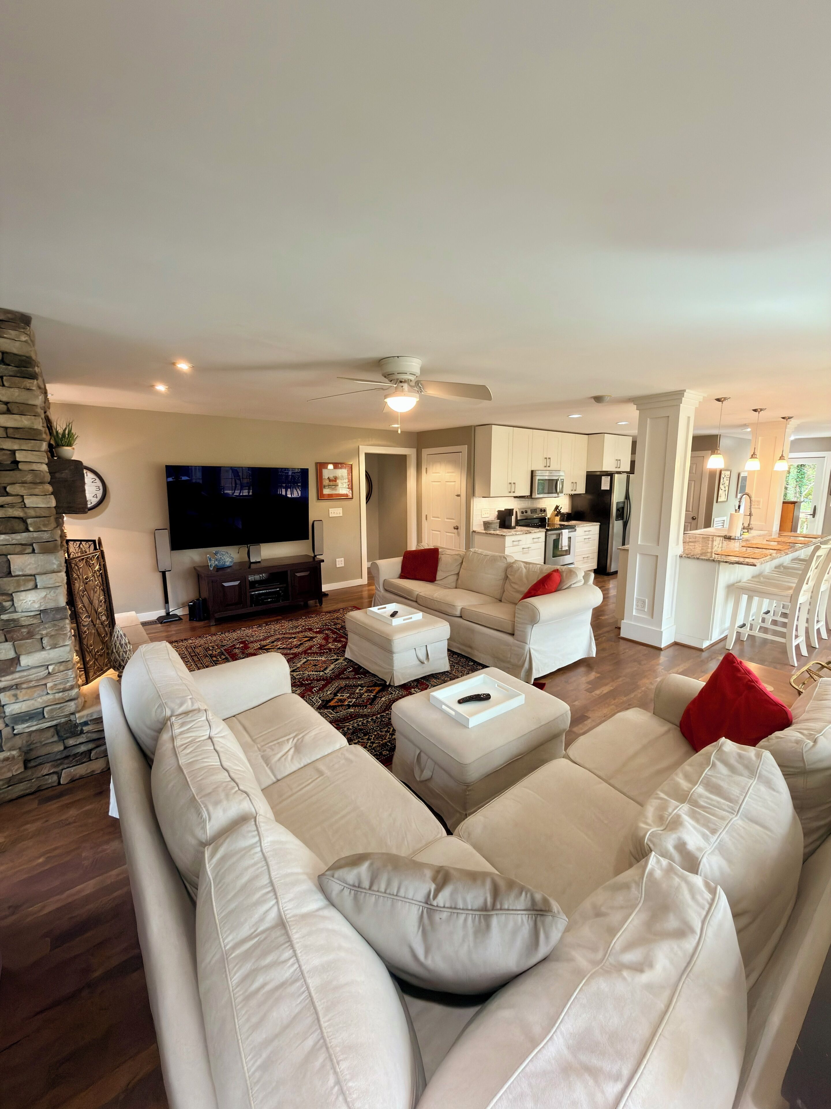 Télévision, cheminée