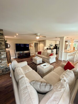 Télévision, cheminée