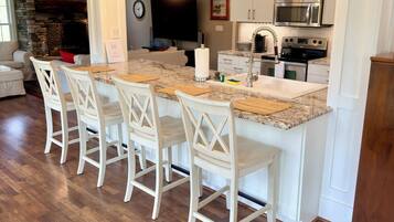 Micro-ondes, four, plaque de cuisson, lave-vaisselle