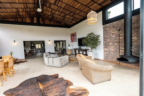 Interior - Sahara Lodge: Nature, Design & Arabian Horses (El retiro)