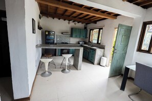 Private kitchen - Sahara Lodge: Nature, Design & Arabian Horses (El retiro)