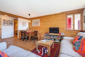 TV - Discover this charming ground floor apartment, located in the peaceful region of Médran. Carefully r (Verbier)