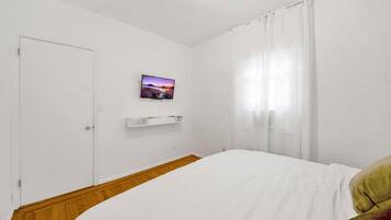 Iron/ironing board, free WiFi