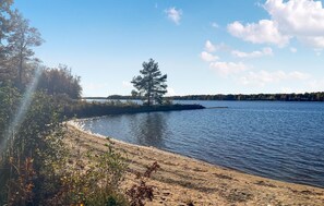 Playa en los alrededores y pesca 