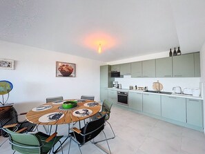 Coffee/tea maker, fridge, dishwasher, toaster - Large apartment with panoramic sea view (CALVI)