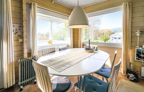 Dining - Amazing home in Strömstad with WiFi (Strömstad)
