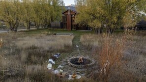 Property grounds - Abode at Alpenglow, mountain home with guesthouse (Wilson)