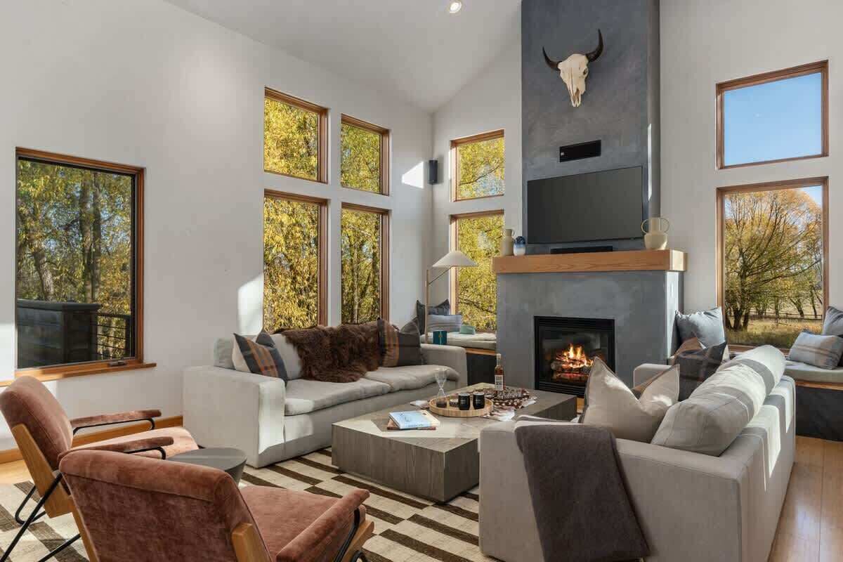 TV, fireplace, offices