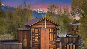 Exterior - Abode at Alpenglow, mountain home with guesthouse (Wilson)