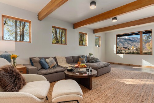 Abode at Alpenglow | Modern Mountain Luxury With Guesthouse