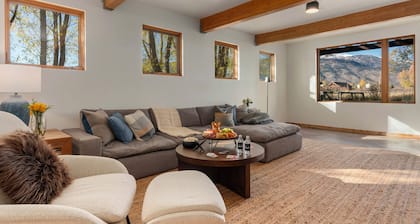 Abode at Alpenglow | Modern Mountain Luxury With Guesthouse