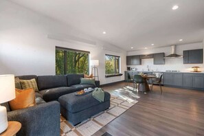TV, fireplace, offices - Abode at Alpenglow, mountain home with guesthouse (Wilson)