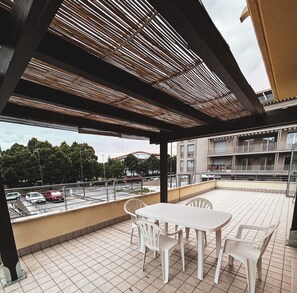 تناول الطعام بالخارج