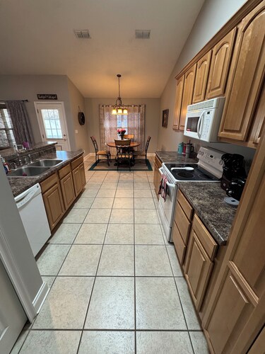 3-bedroom house in charming Thomasville just 5 min from downtown.