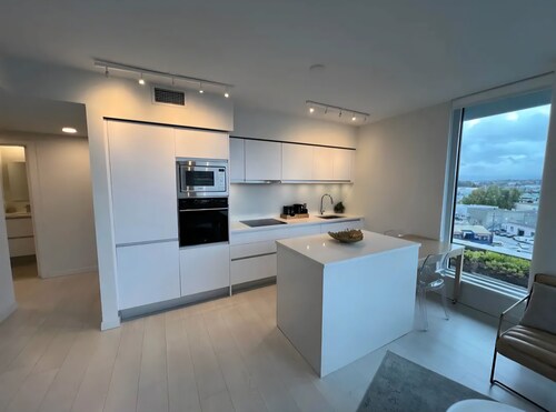 Heart of Vancouver stylish and cozy apartment