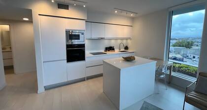 Heart of Vancouver stylish and cozy apartment