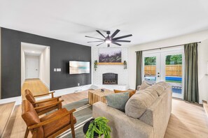 Smart TV, fireplace, table tennis