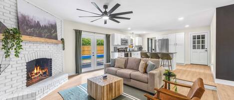 Smart TV, fireplace, table tennis