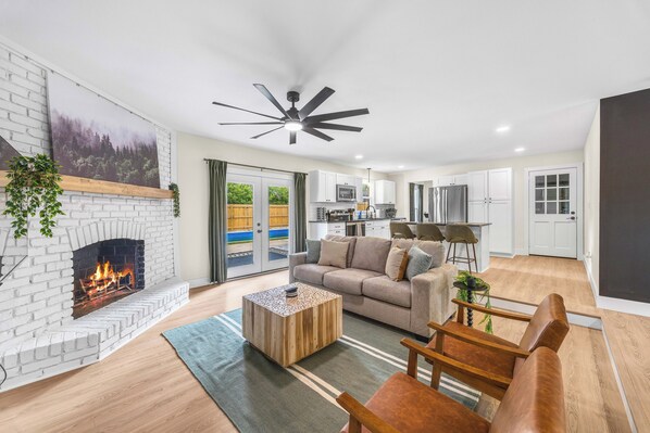 Smart TV, fireplace, table tennis