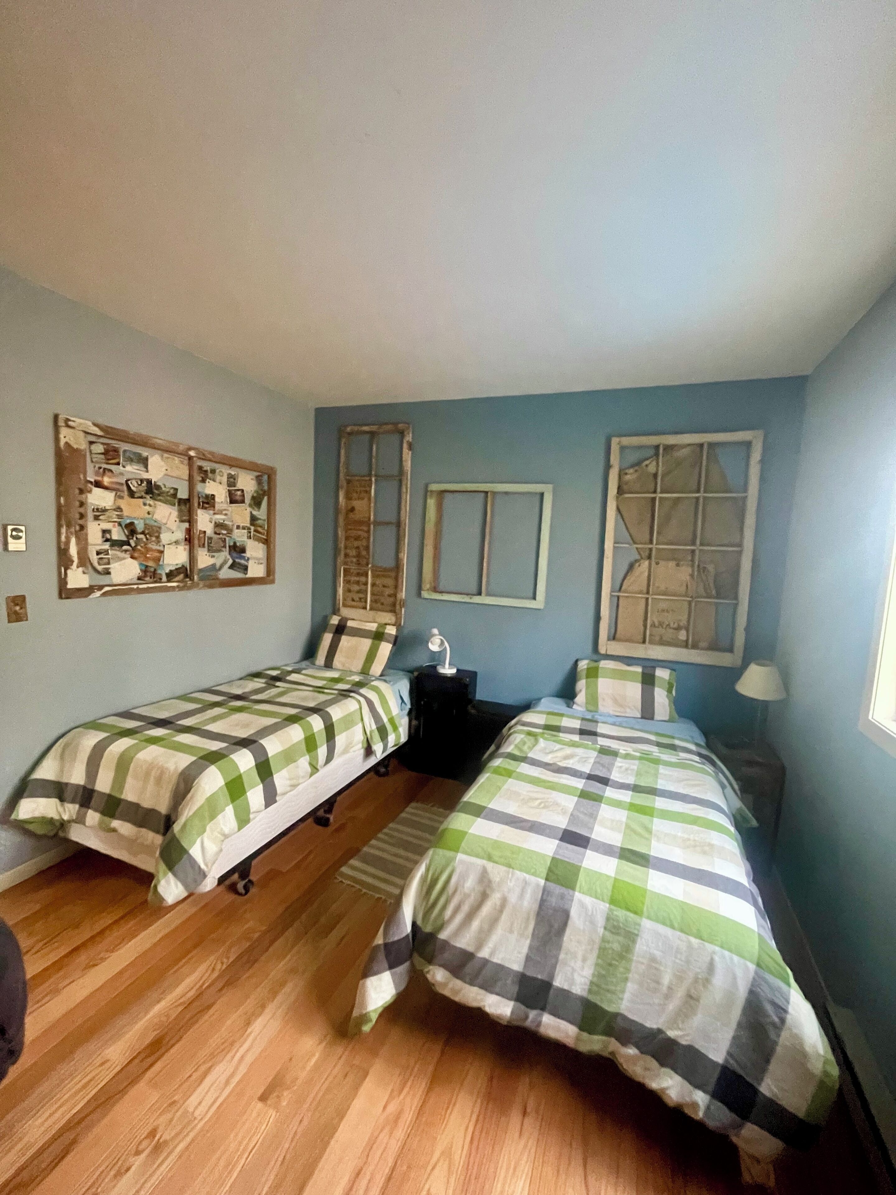 5 Schlafzimmer, Schreibtisch, Bügeleisen/Bügelbrett, Reisekinderbett