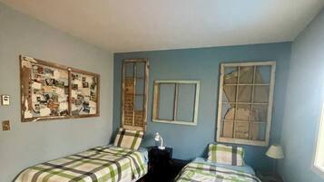 5 Schlafzimmer, Schreibtisch, Bügeleisen/Bügelbrett, Reisekinderbett