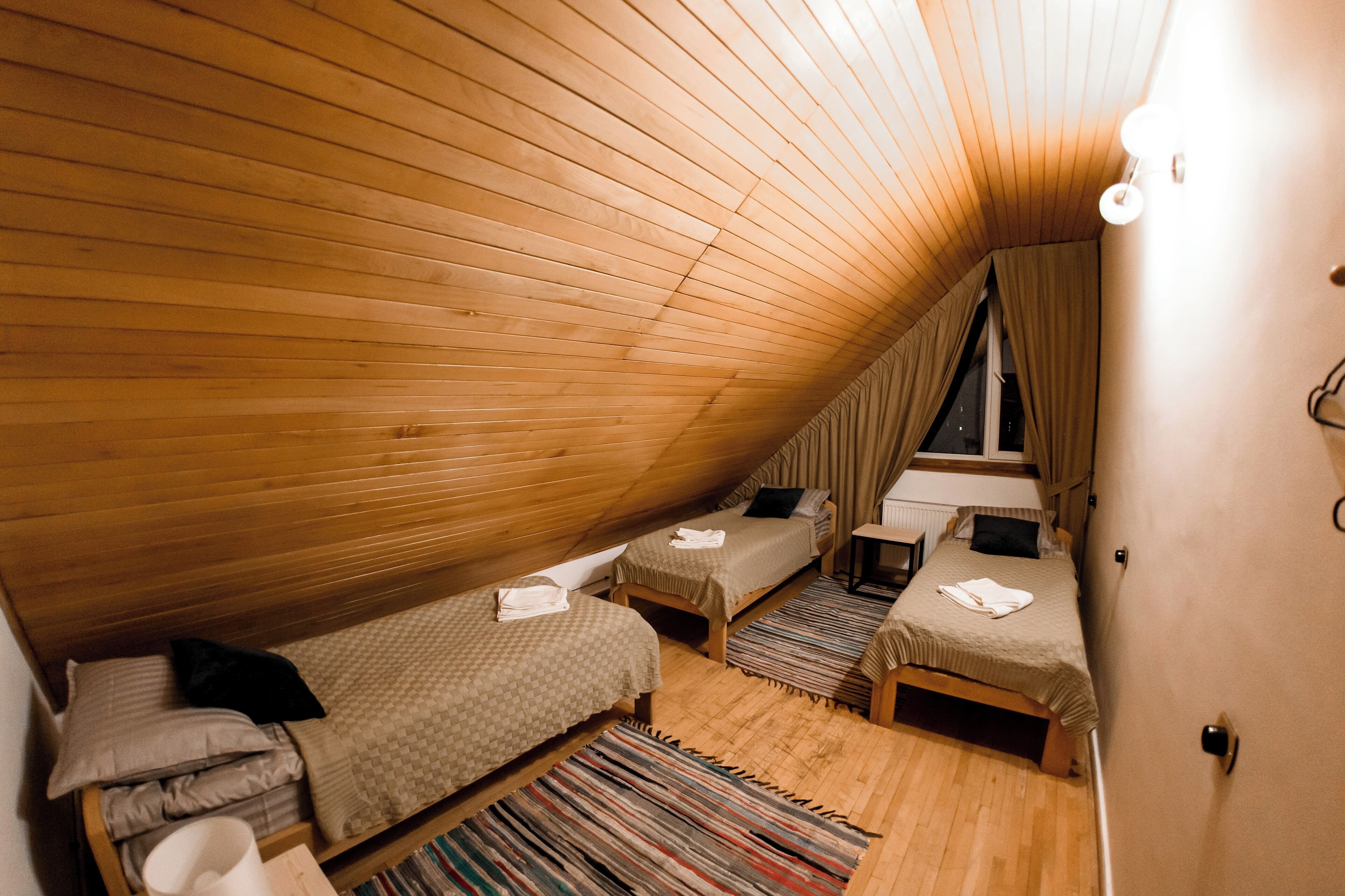 Economy Triple Room, Mountain View | Free WiFi