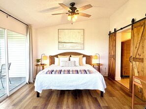3 bedrooms, iron/ironing board, free WiFi, bed sheets - Private balconies, Walk to Holmes Beach, sleeps 8, access to heated pool (Holmes Beach)