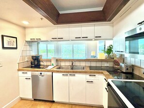 Fridge, microwave, oven, stovetop - Private balconies, Walk to Holmes Beach, sleeps 8, access to heated pool (Holmes Beach)