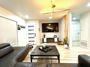 Smart TV, fireplace, video games - FIFA World Cup Hub+Rangers+walk or bike to AT&T Stadium (Arlington)