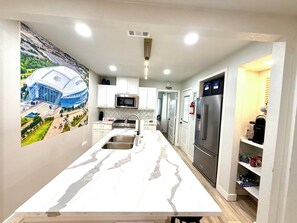 Fridge, microwave, oven, stovetop - FIFA World Cup Hub+Rangers+walk or bike to AT&T Stadium (Arlington)