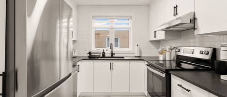 ثلاجة، ميكروويف، فرن، موقد طهي مسطح