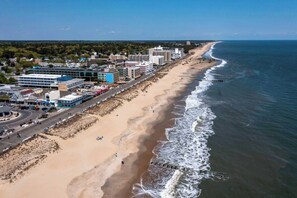 A coastal cityscape with a beachfront, buildings, and a road. - Rehoboth Beach Townhouse Pool Gym Parking Easy Walk to Downtown! (Rehoboth Beach)