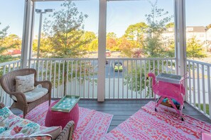 Property grounds - Rehoboth Beach Townhouse Pool Gym Parking Easy Walk to Downtown! (Rehoboth Beach)