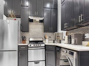 Micro-ondes, four, plaque de cuisson, lave-vaisselle