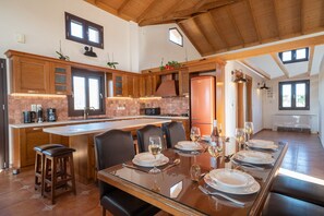 Fridge, microwave, oven, dishwasher - Sea views, sunshine, and serenity in Lakithra (Lakithra)